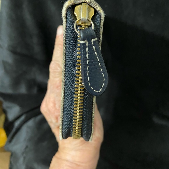 Louis Vuitton Monogram Zip-Around Wallet - Picture 5 of 13